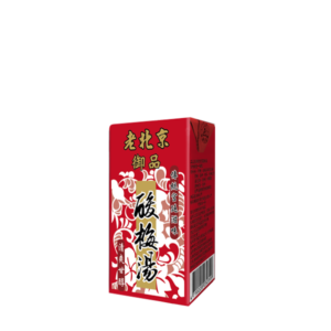 老北京酸梅湯嚴選上等烏梅，搭配精湛的製作技術，晶瑩的琥珀色和烏梅獨特的碳燻味結合。