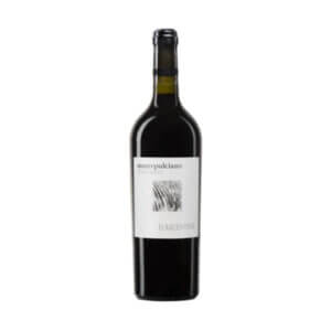 華倫天娜酒莊－Montepulciano di Abruzzo Smart 2018 紅酒，帶有紅寶石澤，呈現出黑莓、藍莓及櫻桃的芳香，口感中創造出咖啡豆及成熟熱帶水果的感覺，現在飲用就可以完整得體驗到這瓶Abruzzo紅酒的特殊性。
